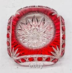 Poids en verre d'art antique de Val St. Lambert, superposition rouge découpée clairement facettée.
