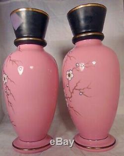 Pr. Bristol Noir Rose Art Glass Vases Chinoiserie Grue Oiseaux Émail Opalescent