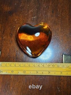 Presse-papier en cristal français Baccarat vintage en forme de cœur orange soufflé