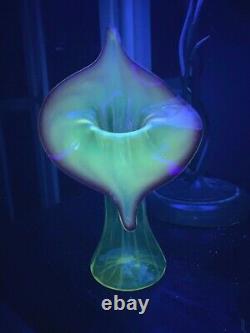 Rare Canneberge Victorienne Opal Uranium Art Jack Verre Dans Le Vase Pulpitre Glows