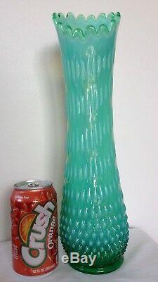 Rare Grand Vintage Fenton Art Glass Vase Vert Opalescent Cloutés