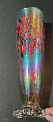Rare ROBERT HELD 12 Iridescent Art Glass California Red Poppy Footed Tall Vase in French would be: Rare Vase Haut à Pied en Verre d'Art Iridescent de Californie ROBERT HELD 12 Coquelicots Rouges.