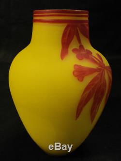 Rare Signé Thomas Webb 2 Couleurs Anglais Cameo Art Glass 6.5 Vase, Papillon