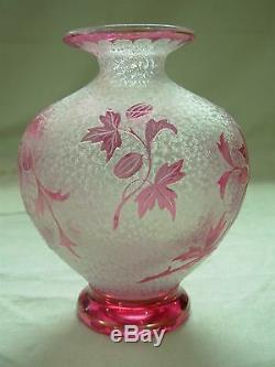 Rare Vase Art 5.5 En Verre Art 5.5 Cameo Rose Avec Des Baies Signé