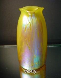 Rare Vase En Verre À Motif À Bords Sertis Métallisé Jaune Poldomen De Loetz Art Glass