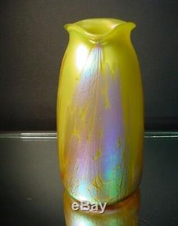 Rare Vase En Verre À Motif À Bords Sertis Métallisé Jaune Poldomen De Loetz Art Glass