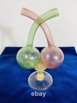 Rare verrerie d’art cranberry / verte façon de Venise, double vinaigrier
 <br/>
   