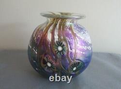 Robert Eickholt Vase D'art Blown À La Main En Verre Signé 2003 Iridescent Pourpre Fleur