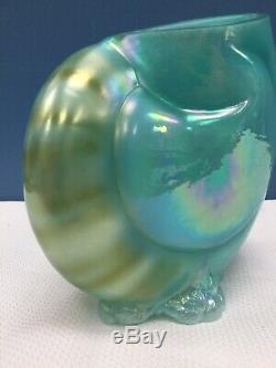 Signé Fenton Art Glass Aquamarine Sea Nautilus Shell Vase Peint À La Main