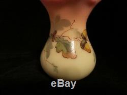 Signé Vase En Verre D'art Birman Webb Reine Décoré Acorn Cannelée Minty