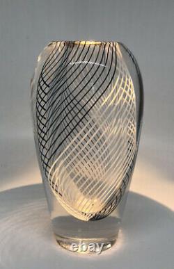 Signé Vicke Lindstrand Kosta Boda Vase Stripes Glass Sweden