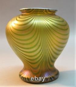 Superbe 4 Quezal Art Nouveau Miniature Art Glass Vase Loops C. 1910 Antique
