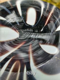 Superbe vase en verre artistique noir et blanc en style Murano avec tourbillon lourd