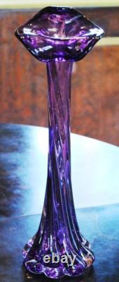 Superbe vase en verre d’art soufflé à la main de 14,25 po, calla twistée, violet et transparent, signé