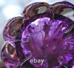 Superbe vase en verre d’art soufflé à la main de 14,25 po, calla twistée, violet et transparent, signé
