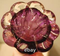 Superbe vase en verre d’art soufflé à la main de 14,25 po, calla twistée, violet et transparent, signé
