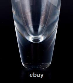 Sven Palmquist pour Orrefors, Suède. Vase en verre artistique haut et élancé en verre clair.