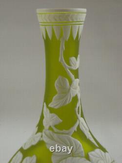 Thomas Webb Anglais Cameo Art Glass Vase 9-1/2 Citron Vert Convolvulus
