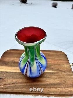 Tourbillon de couleurs vibrantes Vase en verre d'art avec un sommet cannelé fait main de 10,25 pouces de haut