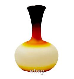 Translate this title in French: Vase en verre d'art satiné impérial de style moderne du milieu du siècle en ambreina et pêche soufflé
