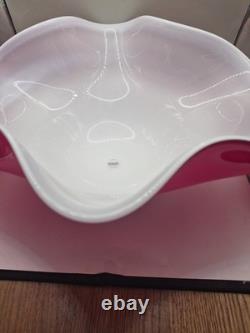 Très grande coupe centre de table en verre doublé de Murano rose et blanc, signée, de forme libre, 50 cm, 2,5 kg
