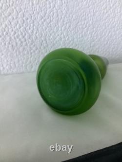 Trio de vases en verre irisé bohémien. Loetz ou Kralik vers 1900