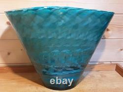 Un magnifique vase vintage des années 80 en verre de Murano, grand, bleu aquatique, 9x12 pouces, en parfait état.