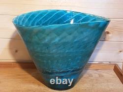 Un magnifique vase vintage des années 80 en verre de Murano, grand, bleu aquatique, 9x12 pouces, en parfait état.