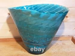 Un magnifique vase vintage des années 80 en verre de Murano, grand, bleu aquatique, 9x12 pouces, en parfait état.