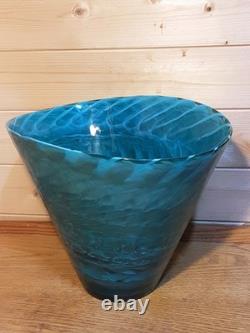 Un magnifique vase vintage des années 80 en verre de Murano, grand, bleu aquatique, 9x12 pouces, en parfait état.
