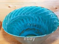 Un magnifique vase vintage des années 80 en verre de Murano, grand, bleu aquatique, 9x12 pouces, en parfait état.