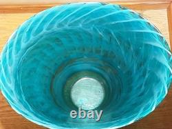 Un magnifique vase vintage des années 80 en verre de Murano, grand, bleu aquatique, 9x12 pouces, en parfait état.