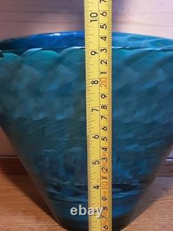 Un magnifique vase vintage des années 80 en verre de Murano, grand, bleu aquatique, 9x12 pouces, en parfait état.
