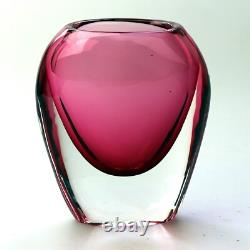 Un vase en verre artistique contemporain rétro attrayant des années 50, soufflé à la main, C. 20e siècle