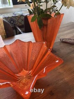 Une paire de rares vases étoile Art déco en verre pressé givré orange Pierre D’Avesn