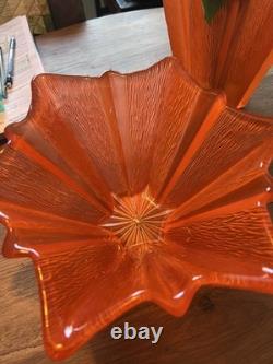 Une paire de rares vases étoile Art déco en verre pressé givré orange Pierre D’Avesn