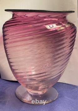 VASE EN VERRE ARTISTIQUE À EFFET TOURBILLON STEUBEN AVEC PROVENANCE vers 1920, forme améthyste 938