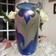 Vase En Verre Artistique Donald Carlson 7,5 Sign&Eacute; Bleu Iris&Eacute; Avec Motif De Plume En Relief