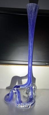 VASE EN VERRE SOUFFLÉ TORDU BLEU GRIS DEPUIS L'ITALIE ANNÉES 1960 41 cm de hauteur 15 cm de largeur