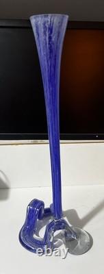 VASE EN VERRE SOUFFLÉ TORDU BLEU GRIS DEPUIS L'ITALIE ANNÉES 1960 41 cm de hauteur 15 cm de largeur