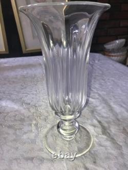 VASE en VERRE soufflé à la main RIBBÉ sur PIED signé ART REED 1995, 9¼ pouces de hauteur