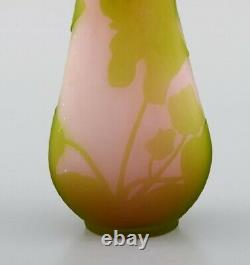 Vase Antique Emile Gallé En Verre D'art Rose Givré Et Vert Avec Feuillage