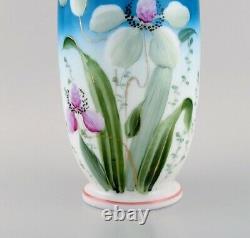 Vase Antique En Verre D'art Opal Avec Des Fleurs Peintes À La Main. Env. 1900