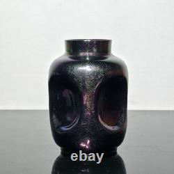 Vase Art nouveau en verre d’art irisé de style Loetz, à fossettes, violet et vert