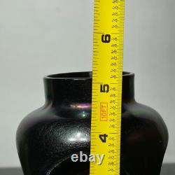 Vase Art nouveau en verre d’art irisé de style Loetz, à fossettes, violet et vert