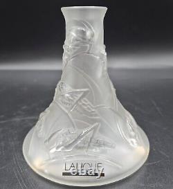 Vase D'art En Verre Orné Lalique