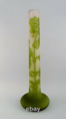 Vase Géant Emile Gallé En Verre D'art Givré Et Vert Avec Motifs De Feuillage