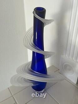 Vase Heechee rare en verre chaud signé Vitrix 2002 des Studios Hot Glass en bleu cobalt