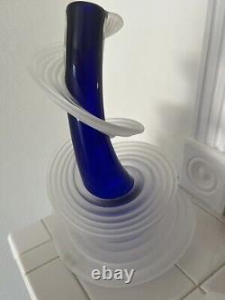 Vase Heechee rare en verre chaud signé Vitrix 2002 des Studios Hot Glass en bleu cobalt