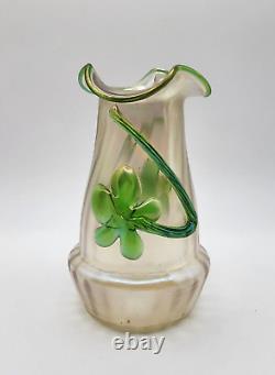 Vase Lustre Iridescent en Verre Art avec Bord Tri-facette Kralik 16cm de hauteur